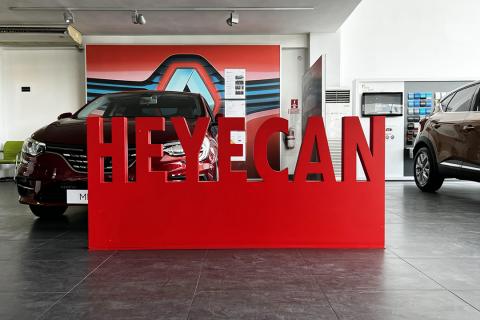 RENAULT
